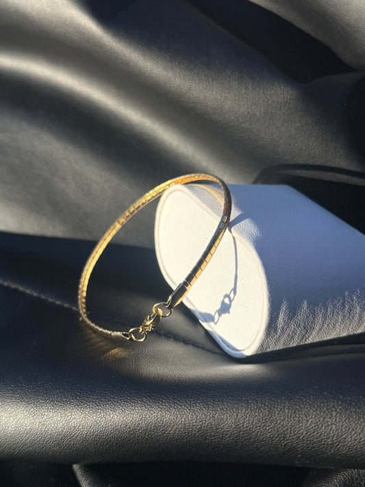 Pulsera rígida dorada | Acero