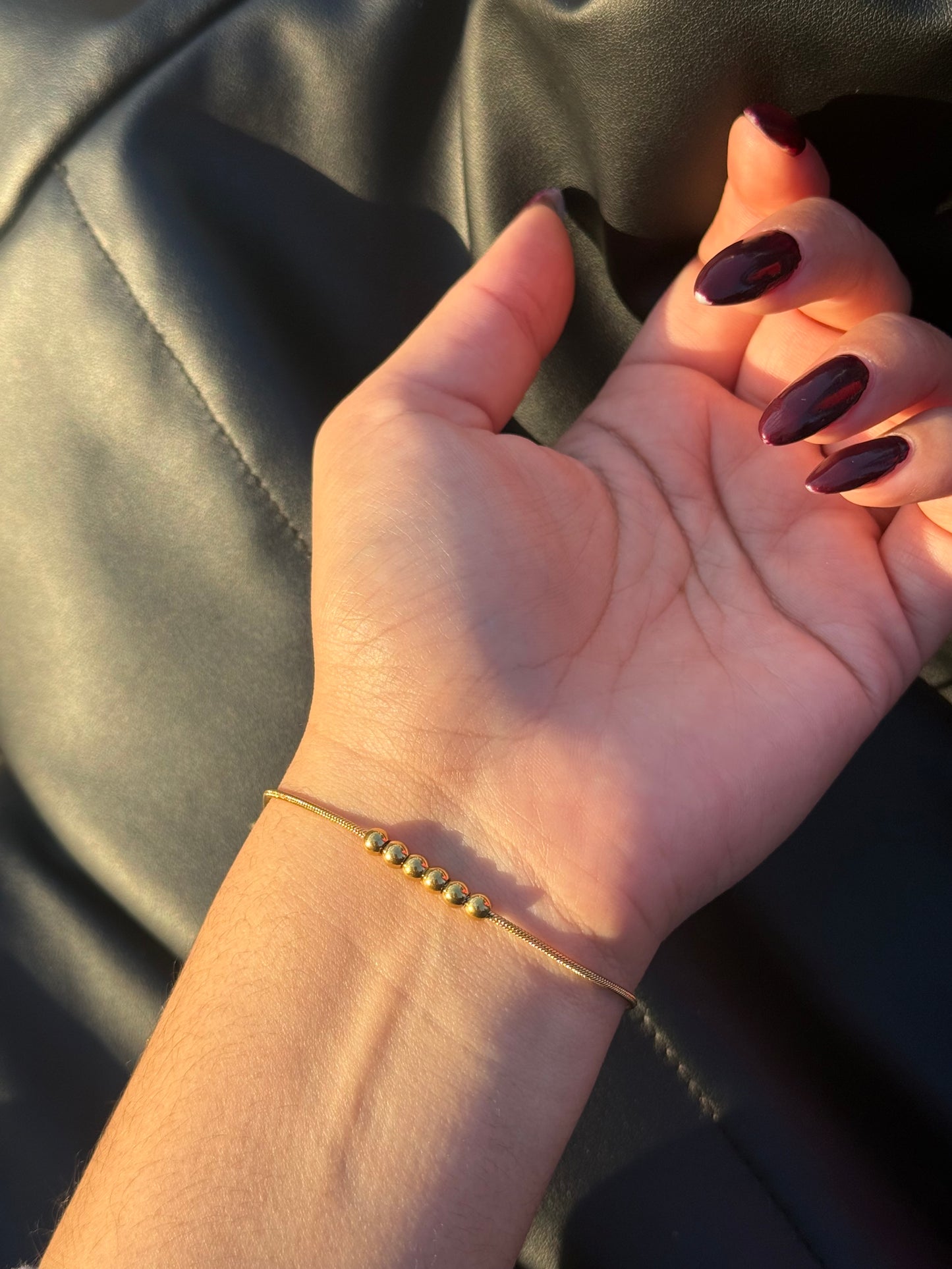 Pulsera piedras dorada | Acero