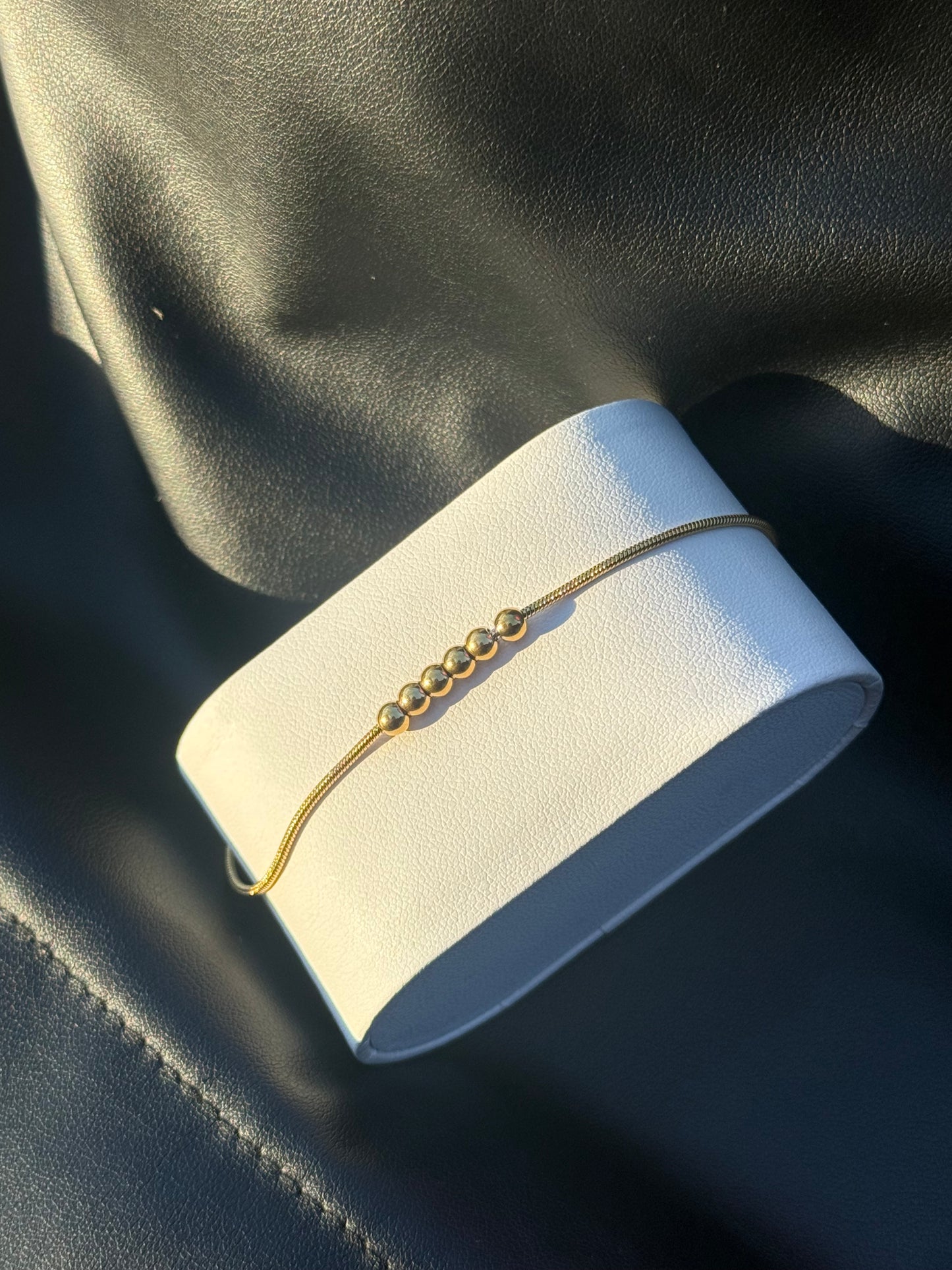 Pulsera piedras dorada | Acero