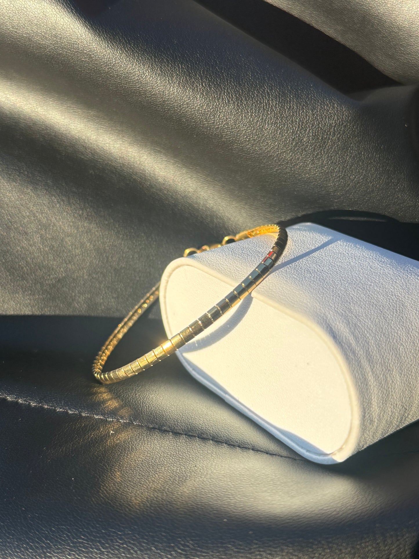 Pulsera rígida dorada | Acero